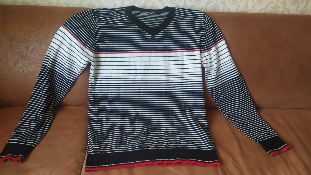 Чоловічий модний светр