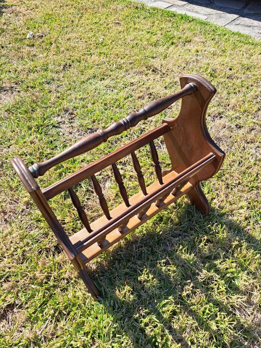 Porta-revistas em Madeira