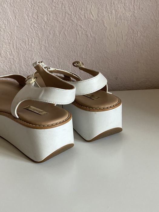 Босоніжки Stradivarius