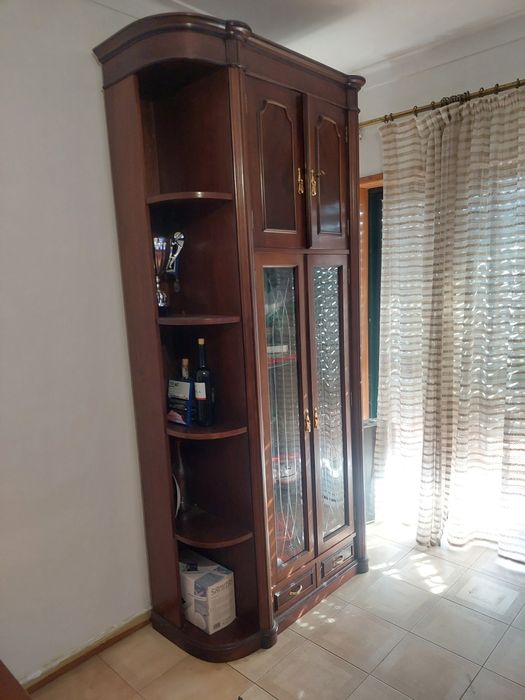 Móvel de sala em madeira de nogueira