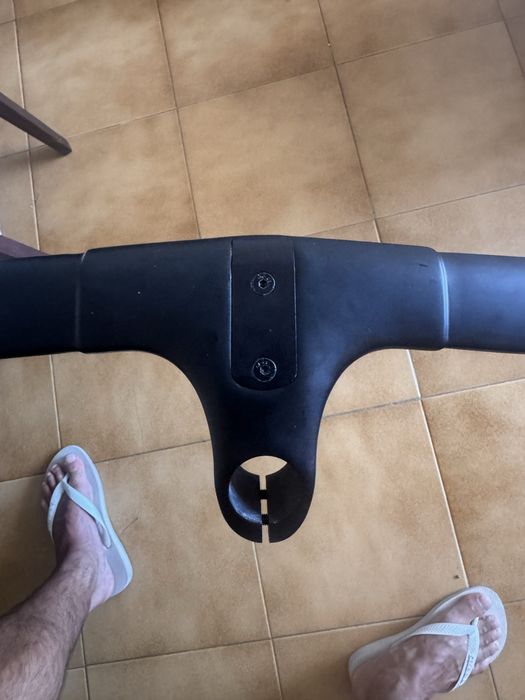 Guiador Integrado Aero em Carbono
