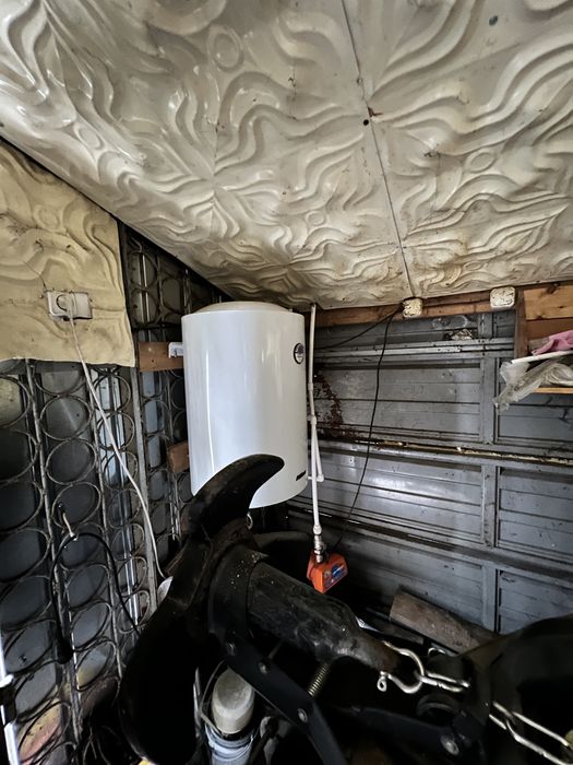 ЧУДОВИЙ  будинок вихід  на Дніпро з  ГАРАЖЕМ на 2 човни ПРИЧАЛ 18000$