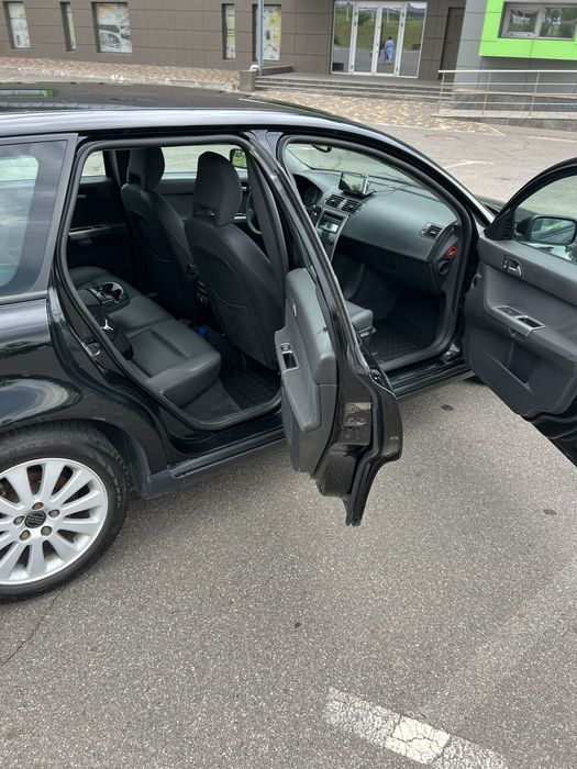 Продам Volvo v50 tdi