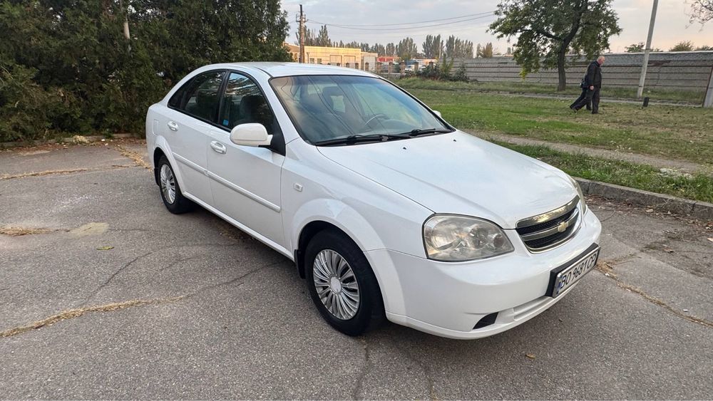 Chevrolet Lacetti 2010 1.6 бензин