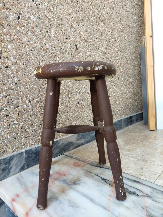 Banco pequeno para restauro