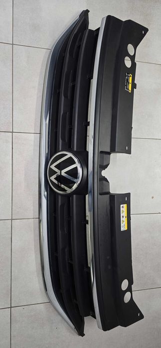 Grill atrapa VW Tiguan przód 5NA863651BC z emblematem