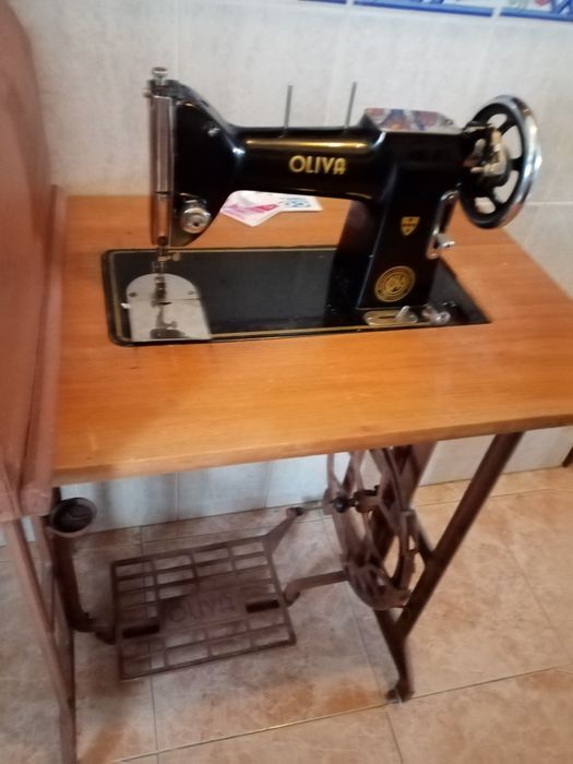 Máquina de costura Oliva