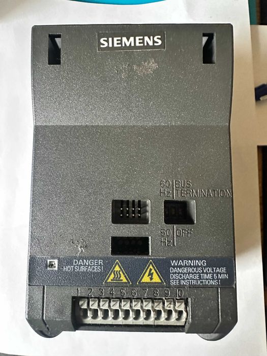 Falownik Siemens Sinamics 0,37kW 1F 6SL3211-0AB13-7UA1 - Prąd 2,3 A
