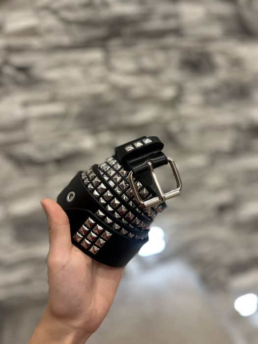 Czarny pasek z ćwiekami y2k