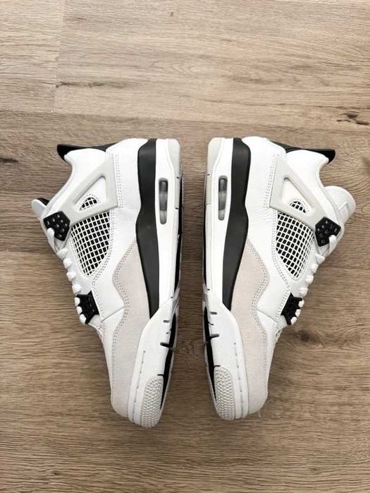 Jordan 4 retro Military black R.44