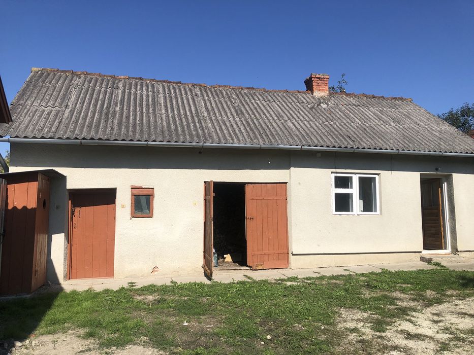 Продається будинок в центрі села Уличне