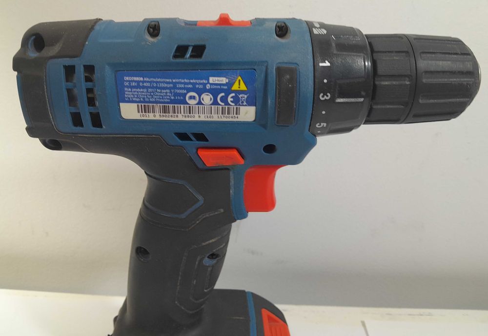 Wiertarko-wkrętarka DEDRA DED7880B+2 aku i ładowarka