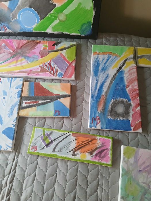 11 quadros de diferentes tamanhos, pintados à mão (valor cada)