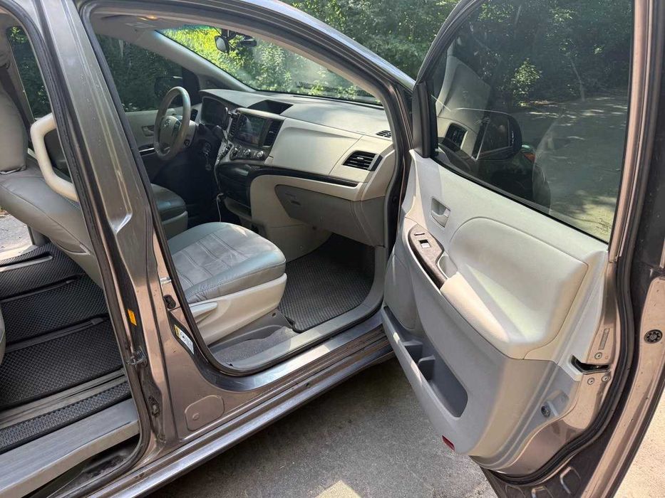 Toyota Sienna 2010 VIN 5TDKA3DC0BS003993 фото оголошення 10 з 16