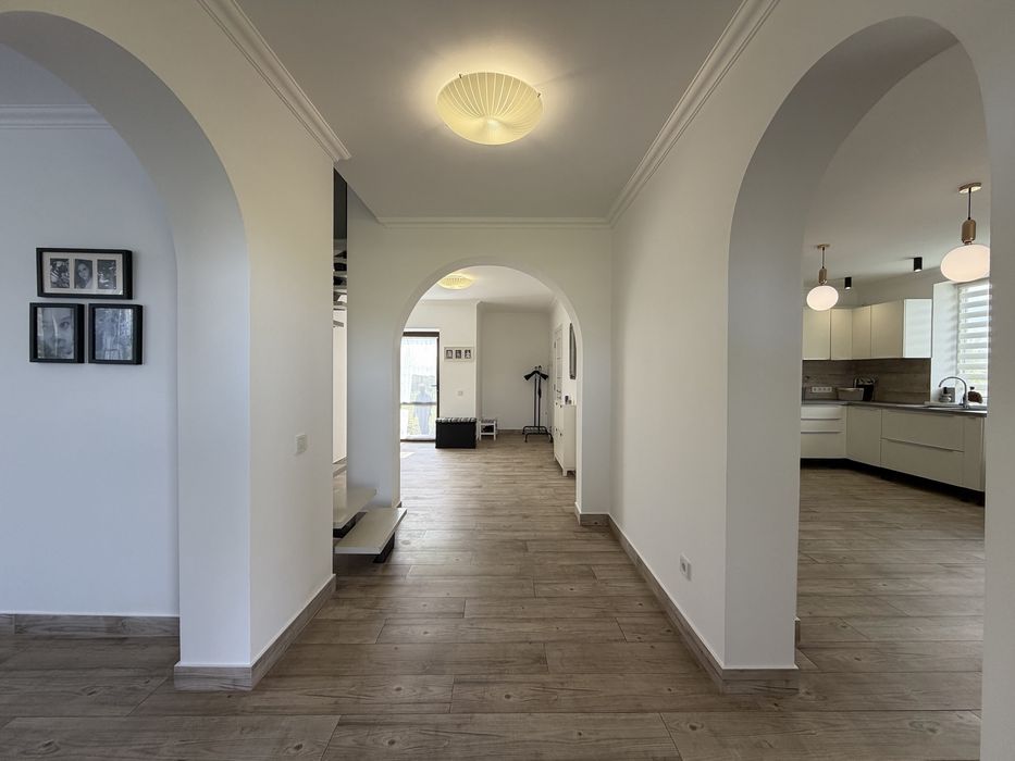 Продам сучасний будинок з новим ремонтом. – další