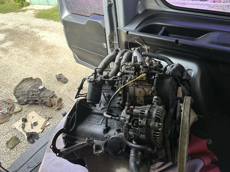 Двигун по запчастинам Ford Transit 2.5 дизель