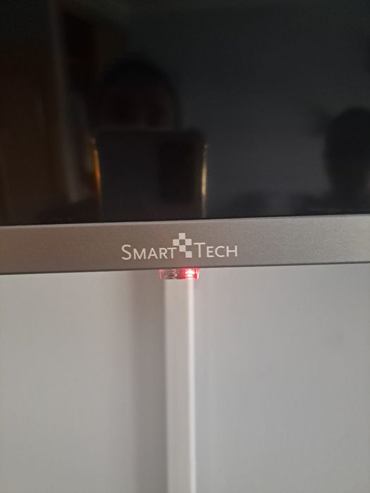 Tv com suporte e comando