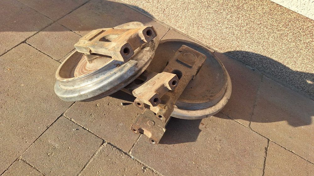 Koło napinające do koparki Volvo Case Neuson Caterpillar wysyłka koła