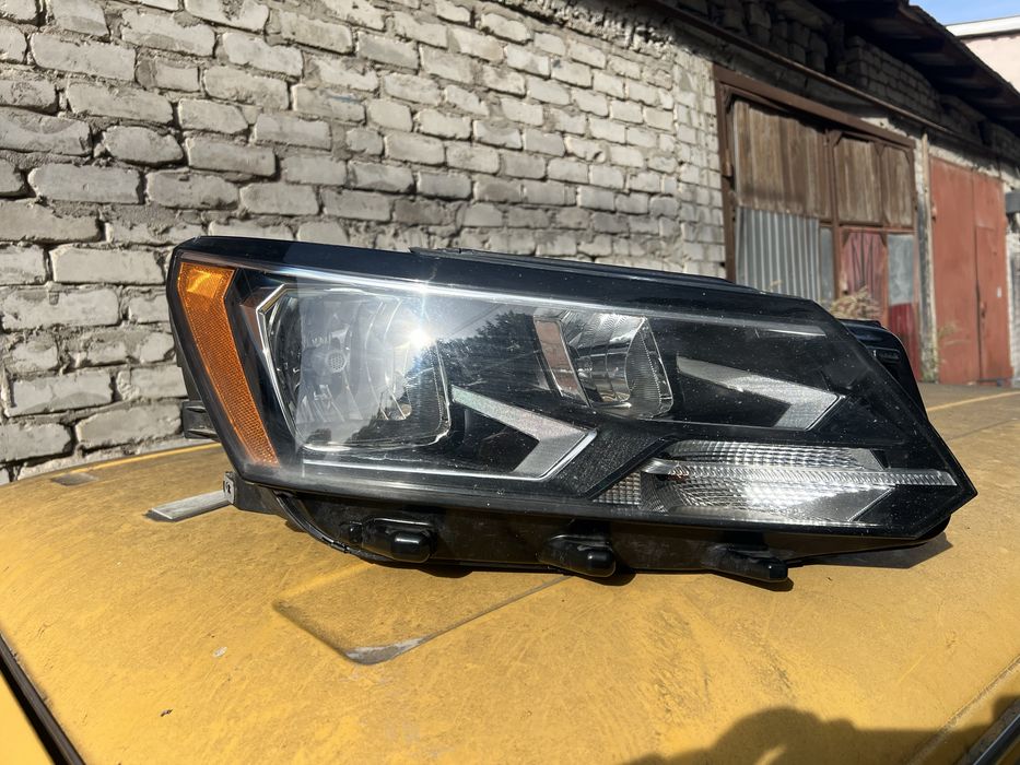 Оригінальна права фара Volkswagen Passat NMS (B8 USA)