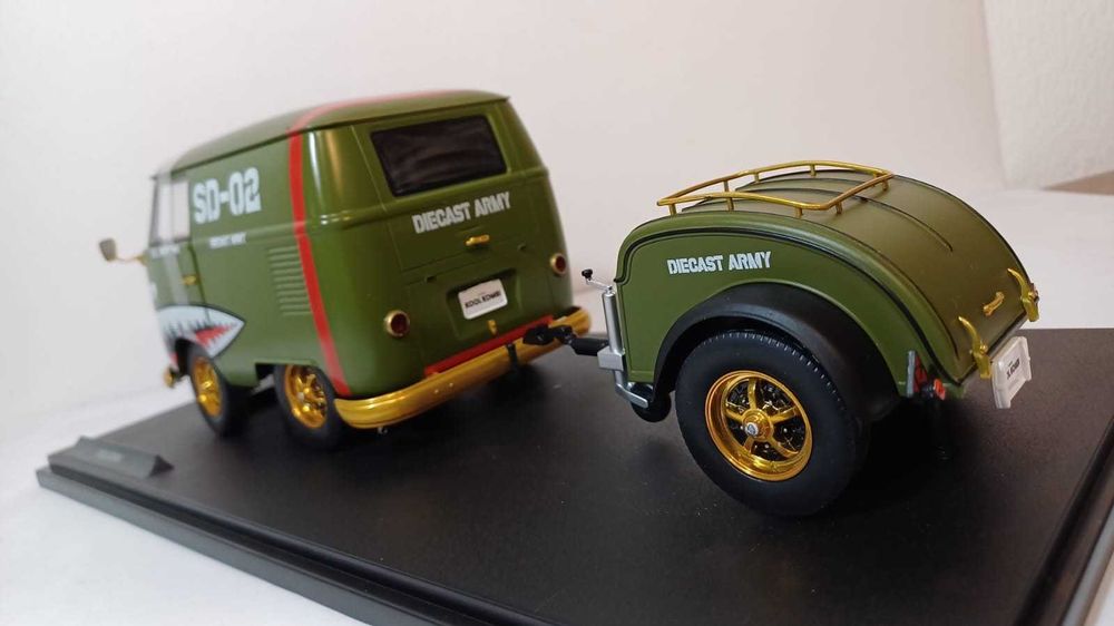1/18 VW Pão de Forma Kool Kombi Diecast army - Solido