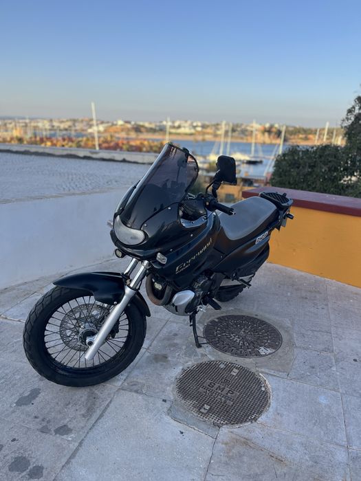 Vendo moto 650cc