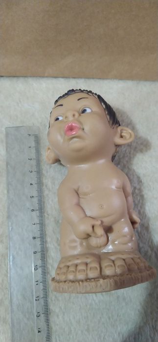 Boneco antigo de borracha