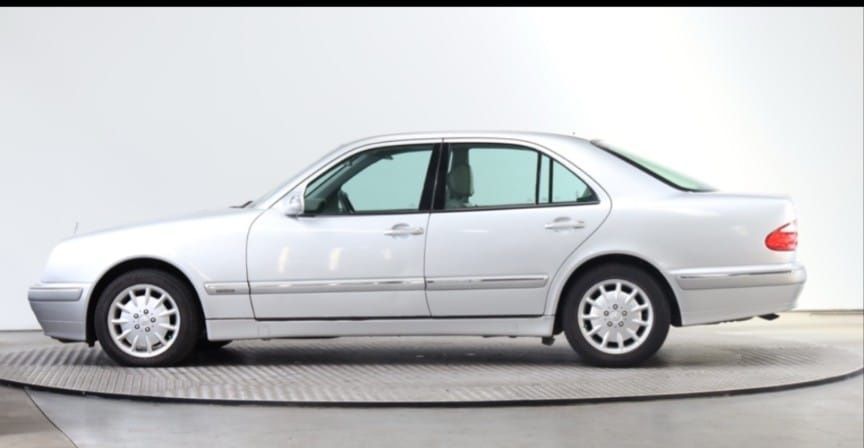mercedes-benz classe e 240 avantgarde volante à direita