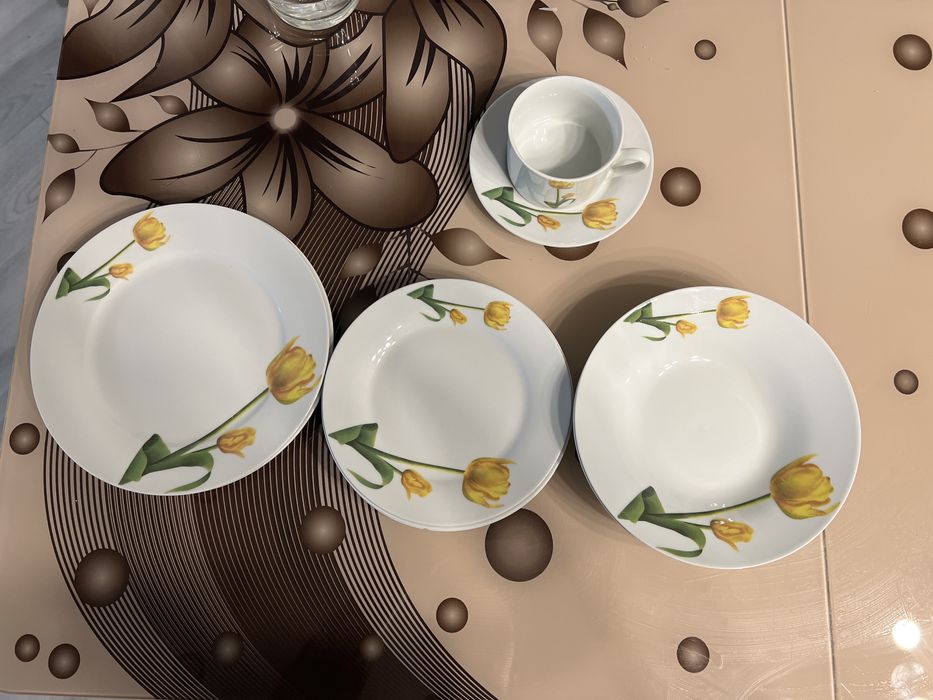 Набір посуду на 6 осіб