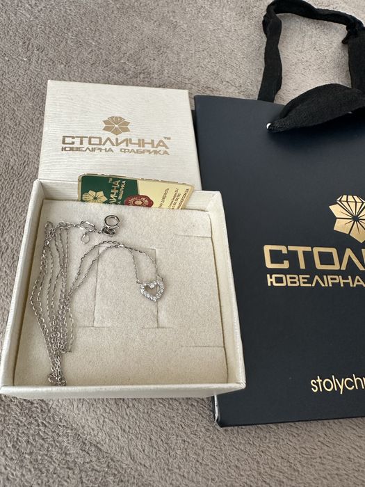 Золотий ланцюжок кольє з діамантами підвіска