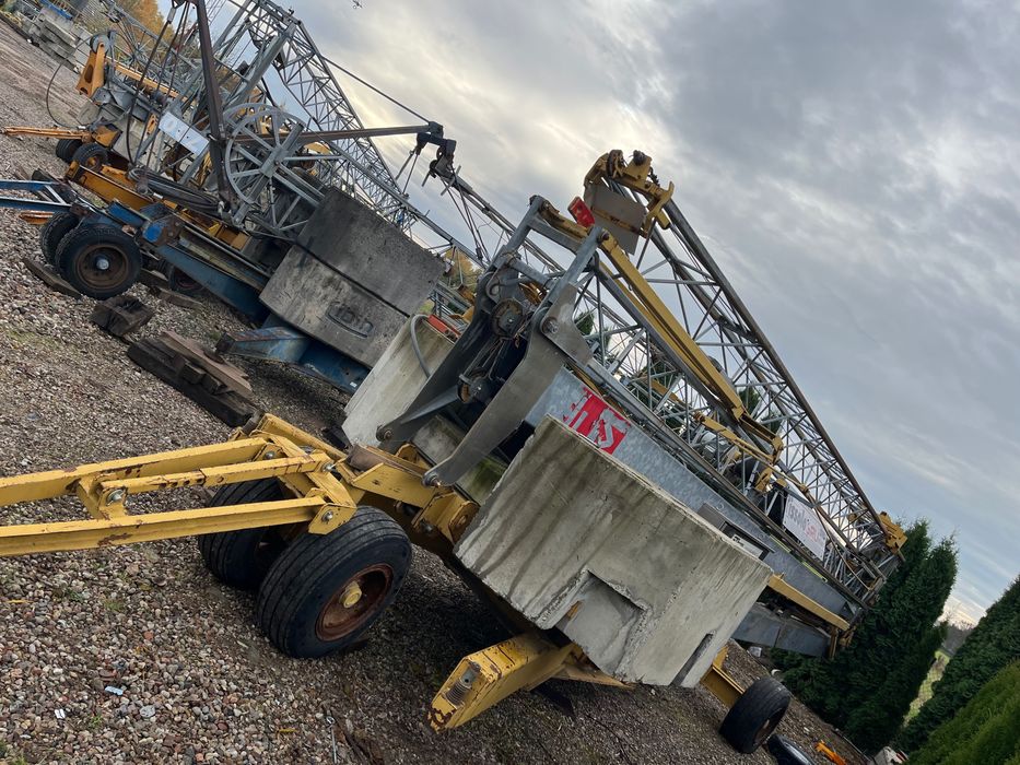 Żuraw szybkomontujacy samomontujacy Fm budowlany ciesielski dekarski