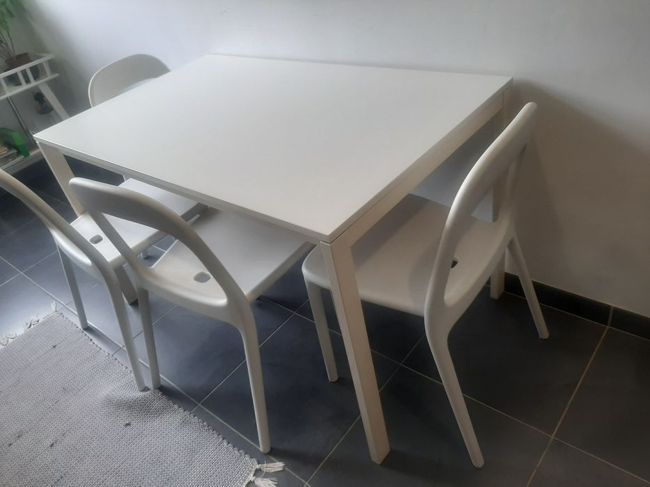 Mesa de cozinha e 4 cadeiras