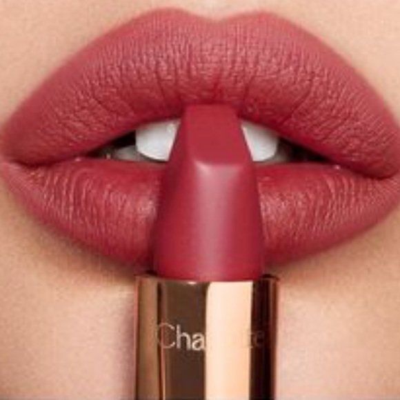 Charlotte Tilbury Matte Revolution помада Walk of No Shame