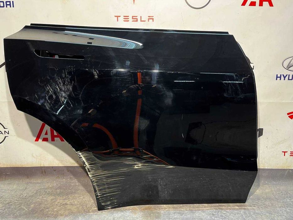 Двері задні праві Tesla Model Y 2020-2024