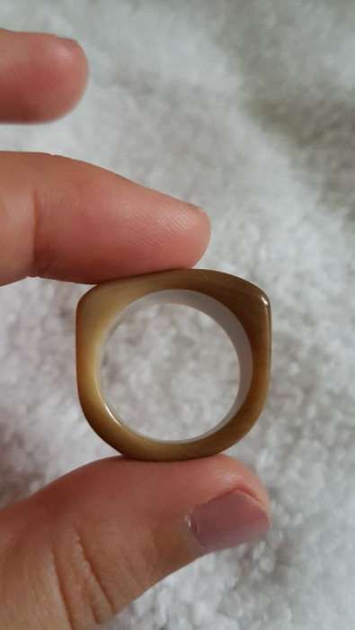 Anel plástico cor bege