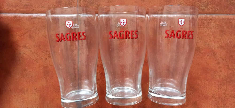 Tudo a 1 euro - Luvas, pratos, cinzeiro, álcool, copos, porta-chaves