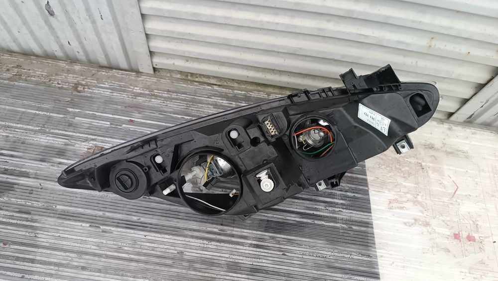 Vendo faról esquerdo de Peugeot 307 sw ano 2005/12