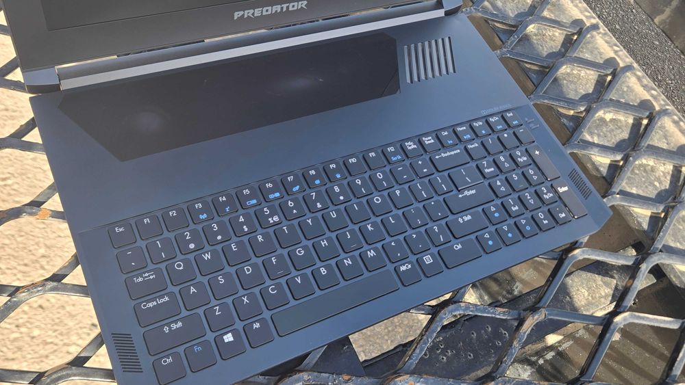 Acer Predator Triton 700 (gtx1080+32gb RAM)