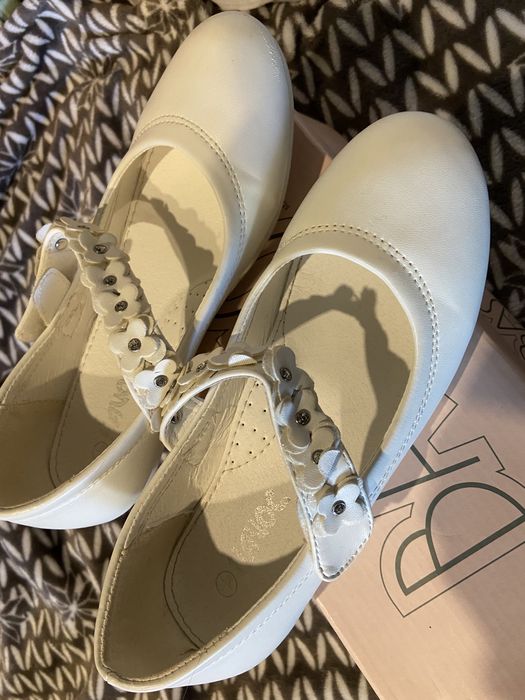 Buty białe rozm 33