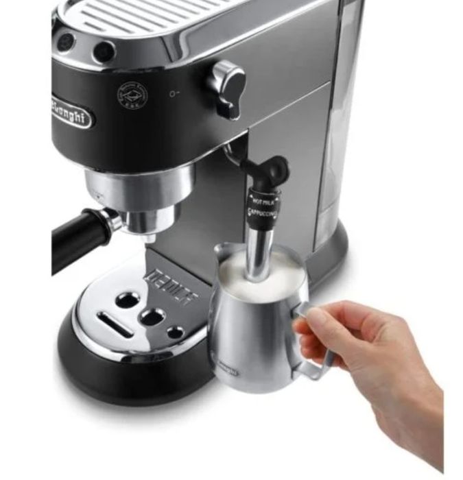 Máquina de Café Expresso Delonghi Dedica Style EC685BK