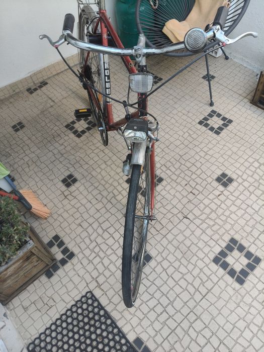 Vende bicicleta antiga