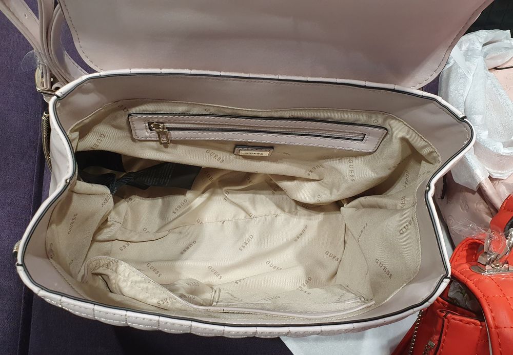 Продам рюкзак Guess