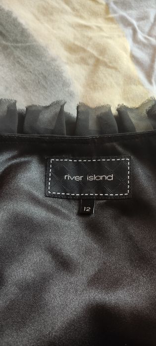 Sprzedam sukienkę czarną