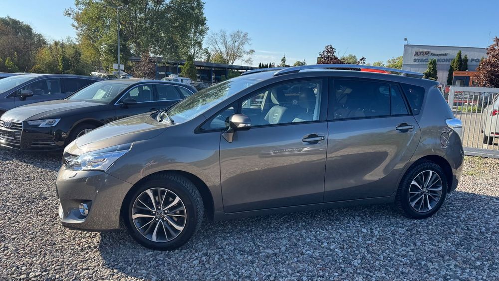 Toyota Verso Pełny serwis Nowe Opony Stan idealny!!!
