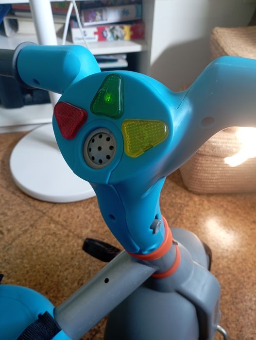 Triciclo Feber Azul com cinto segurança