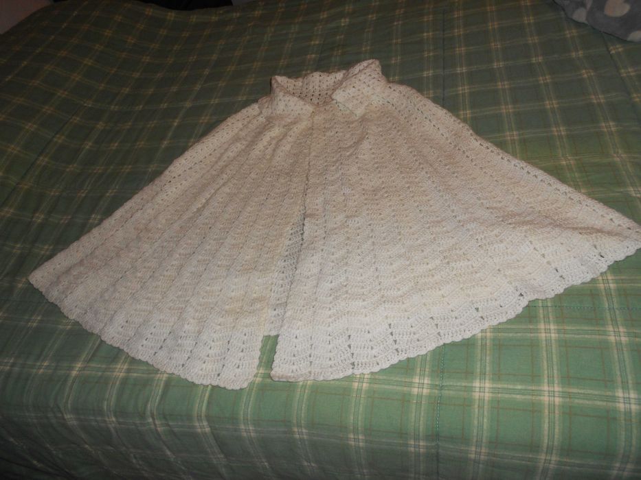 Poncho feito a mão em lã de qualidade para criança NOVO