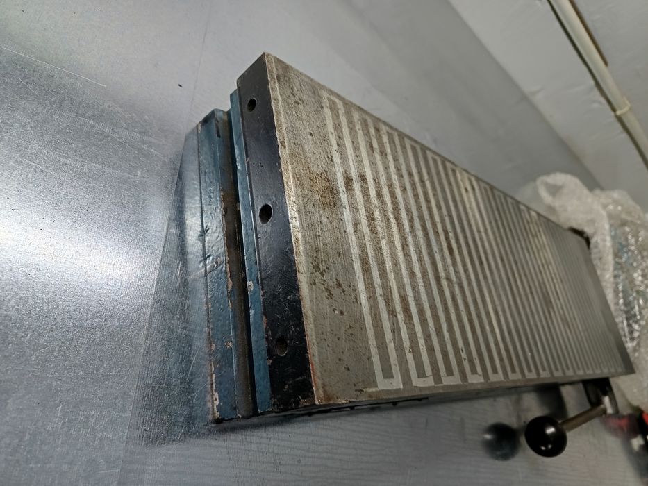 Magnetyczny stół obrotowy