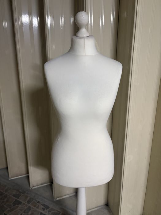 Manequim com pé em madeira Branco
