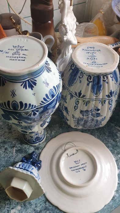 Wazon, Delft, kwiaty i ptak, pies, wys. 27 cm, 1966