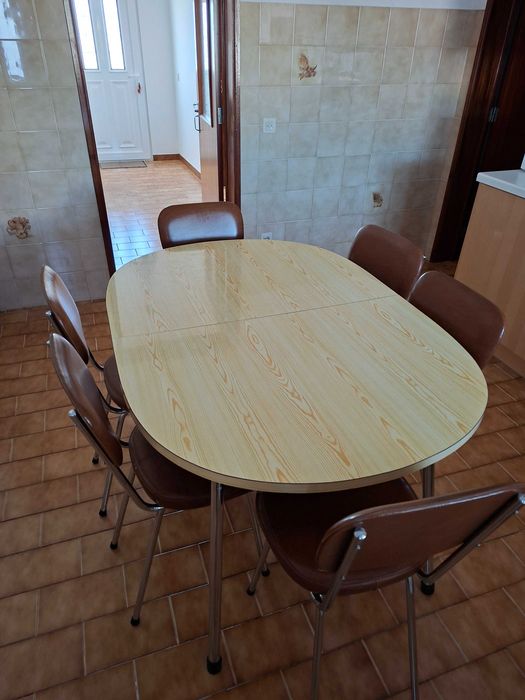 Mesa extensível com 6 cadeiras
