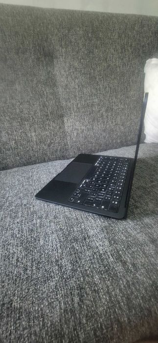 Macbook air m2 13,6 8core 8gb RAM 256gb SSD
